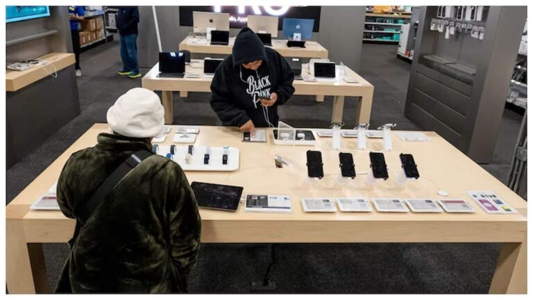 Trump tariffs : टैरिफ लगने से पहले इलेक्ट्रॉनिक गुड्स कंपनियों ने US को बढ़ाया एक्सपोर्ट, जानिए वजह