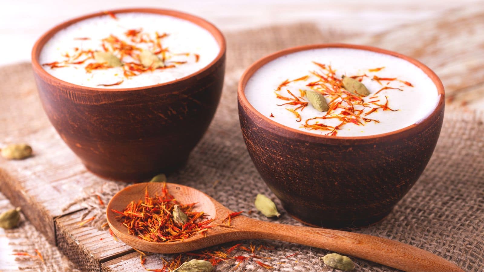 Tips and Tricks: बरसात में भी अब नहीं होगी दही जमाने की टेंशन, आजमाएं ये आसान देसी तरीका