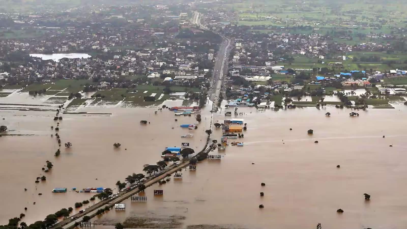 Flood hits Festive Supplies: बाढ़ फेर रहा त्योहारी उत्साह पर पानी! इस कारण बढ़ी चिंता
