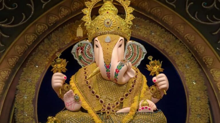 Ganesh Chaturthi 2025: इस गणेश चतुर्थी पर परिवार और दोस्तों को भेजें ये खास संदेश, त्योहार के साथ बढ़ाएंगे आपके रिश्तों का मान!