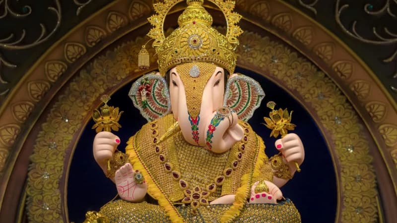 Ganesh Chaturthi 2025: इस गणेश चतुर्थी पर परिवार और दोस्तों को भेजें ये खास संदेश, त्योहार के साथ बढ़ाएंगे आपके रिश्तों का मान!