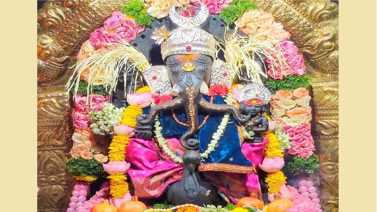 Ganesh Chaturthi 2025: पुणे में हैं मोर की सवारी करते तीन सूंड वाले बप्पा, 18वीं सदी का बना है मंदिर