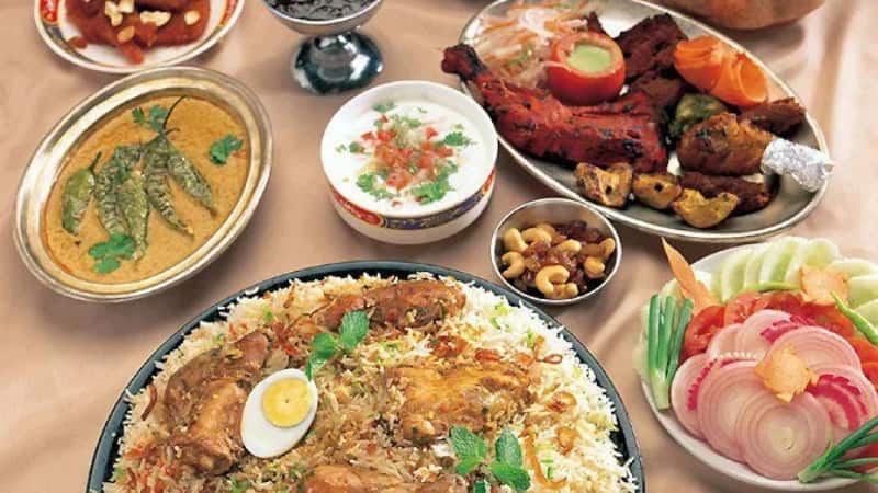 Hyderabad Famous Dishes: हैदराबाद के खास व्यंजन जो स्वाद में हैं सबसे आगे, आपके टेस्ट बड्स को कर देंगे मंत्रमुग्ध