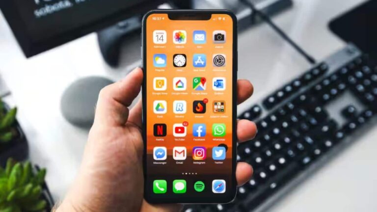 iPhone यूजर्स के लिए एपल ने जारी किया बड़ा सिक्योरिटी अलर्ट, तुरंत इंस्टॉल करें नहीं तो पड़ सकते हैं लेने के देने!
