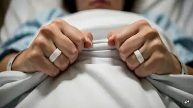 महाराष्ट्र के अस्पताल में गर्भवती महिला को प्रसव में मारे थप्पड़, नवजात शिशु की मौत