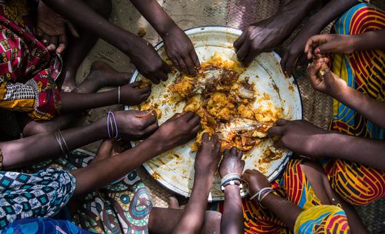 SDG 1: दुनिया अमीर-ग़रीब में क्यों बँटी हुई है, कैसे होगी निर्धनता दूर?