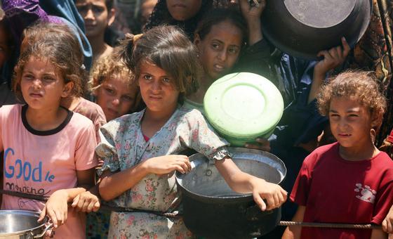 ग़ाज़ा: भोजन की आस में इन्तेज़ार के दौरान, लगभग 1,400 फ़लस्तीनियों की मौत