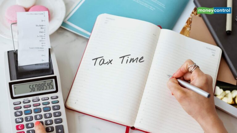 Income Tax: पिता के निधन के बाद मुझे ज्वाइंट अकाउंट के पैसे मिले हैं, क्या इस पर मुझे टैक्स चुकाना होगा?