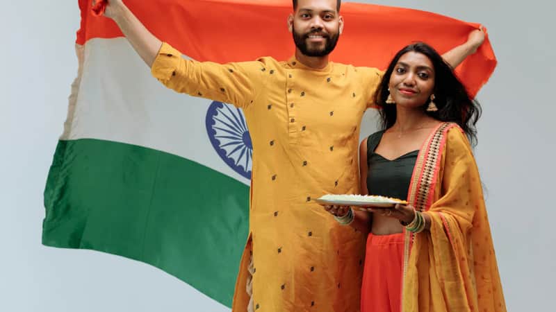 Independence Day पर ऑफिस में इस बार ट्राई करें ये स्टाइलिश लुक जो लगेगा सबसे अलग, लड़को के लिए हैं ये खास ऑप्शन्स