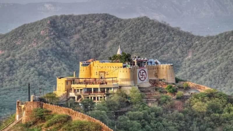 Ganesh Chaturthi 2025: भारत का एक ऐसा मंदिर जहां गणपति भगवान की अनोखी मूर्ति करती है सबका मन मोहित, जानिए इस खास मंदिर की परंपरा