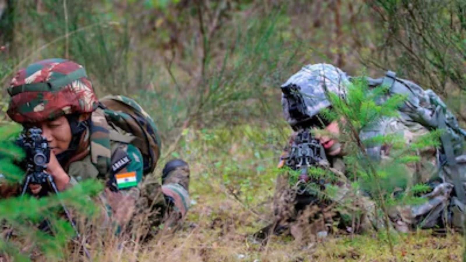 Kishtwar: J&K के किश्तवाड़ में आतंकियों और सेना के बीच मुठभेड़ जारी, 2-3 दहशतगर्दों के छिपे होने की मिली खुफिया जानकारी