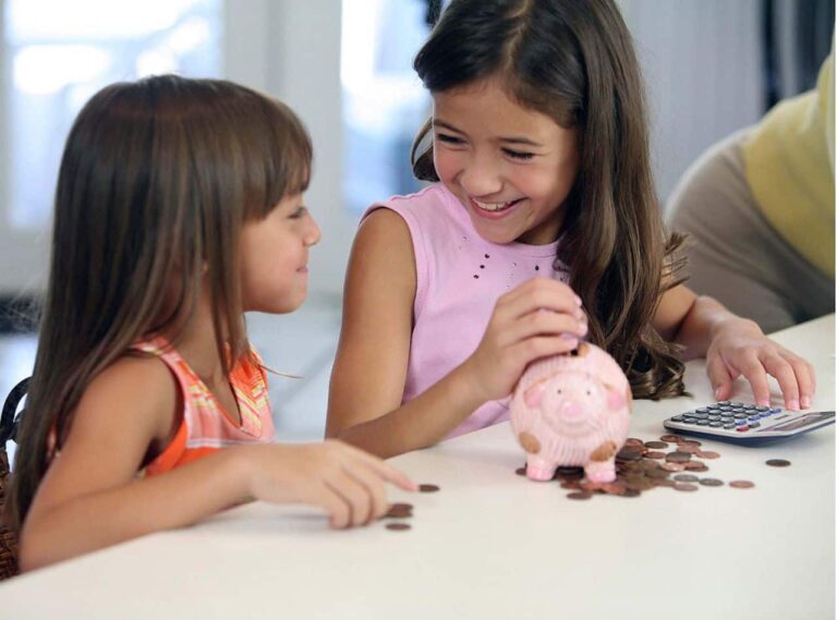 भारत में बच्चों को पालना है महंगा! लेकिन ये देश हर एक बच्चे को पालने के लिए देता है 23000 रुपये महीना