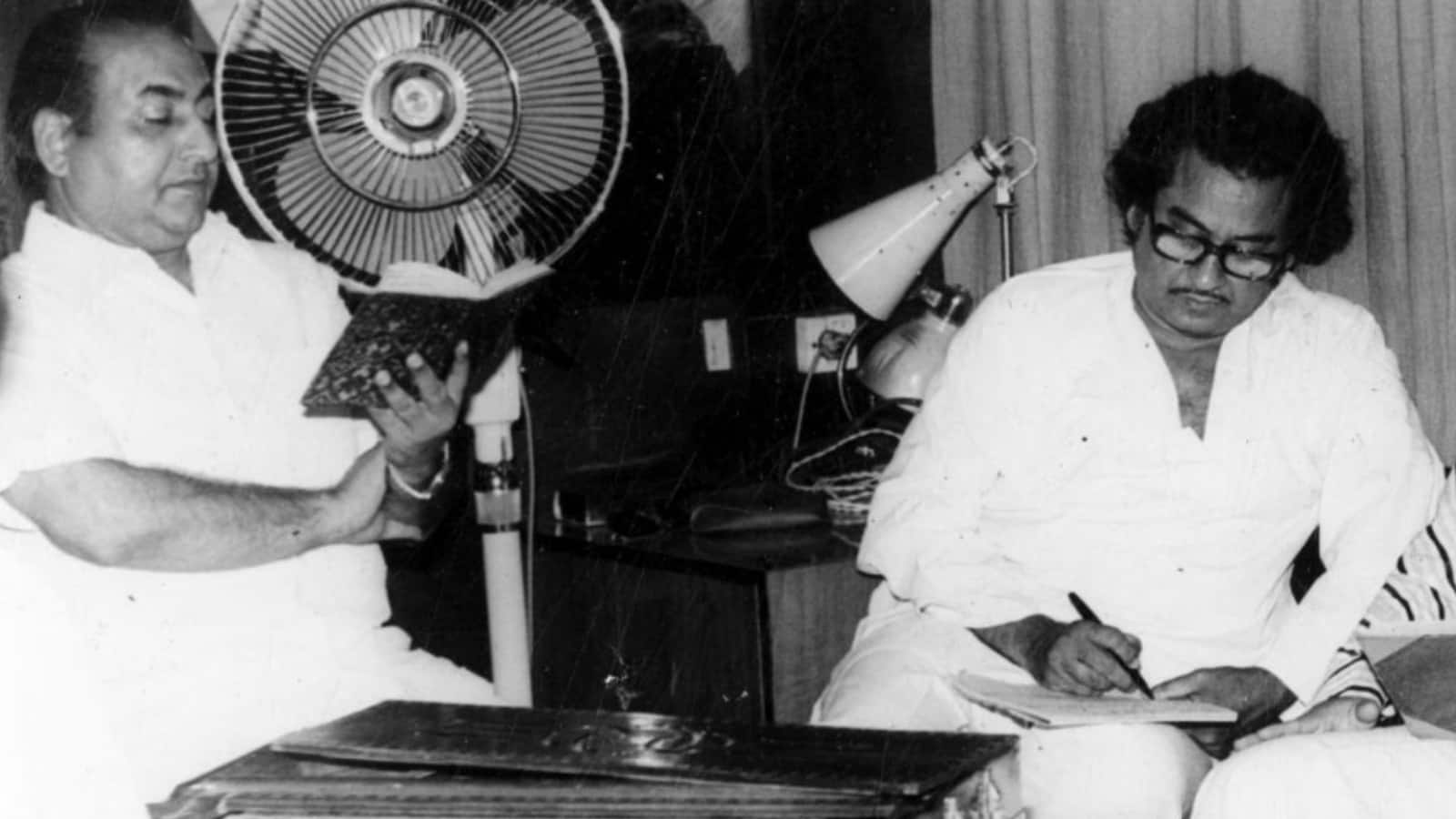 Cinema Ka Flashback: 'खंडवा वाले किशोर कुमार की राम-राम ले लो भाई जी...' जब मोहम्मद रफी के पैर पकड़कर फूट-फूटकर रोए थे दादा