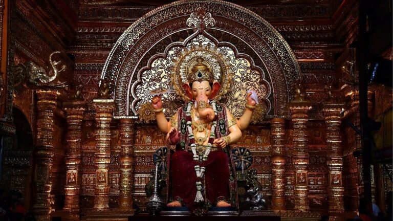 Lalbaugcha Raja 2025: लालबागचा राजा में दर्शन कब और कैसे करें, जानें पूरी जानकारी