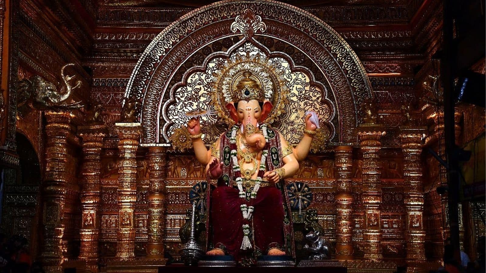 Lalbaugcha Raja 2025: लालबागचा राजा में दर्शन कब और कैसे करें, जानें पूरी जानकारी