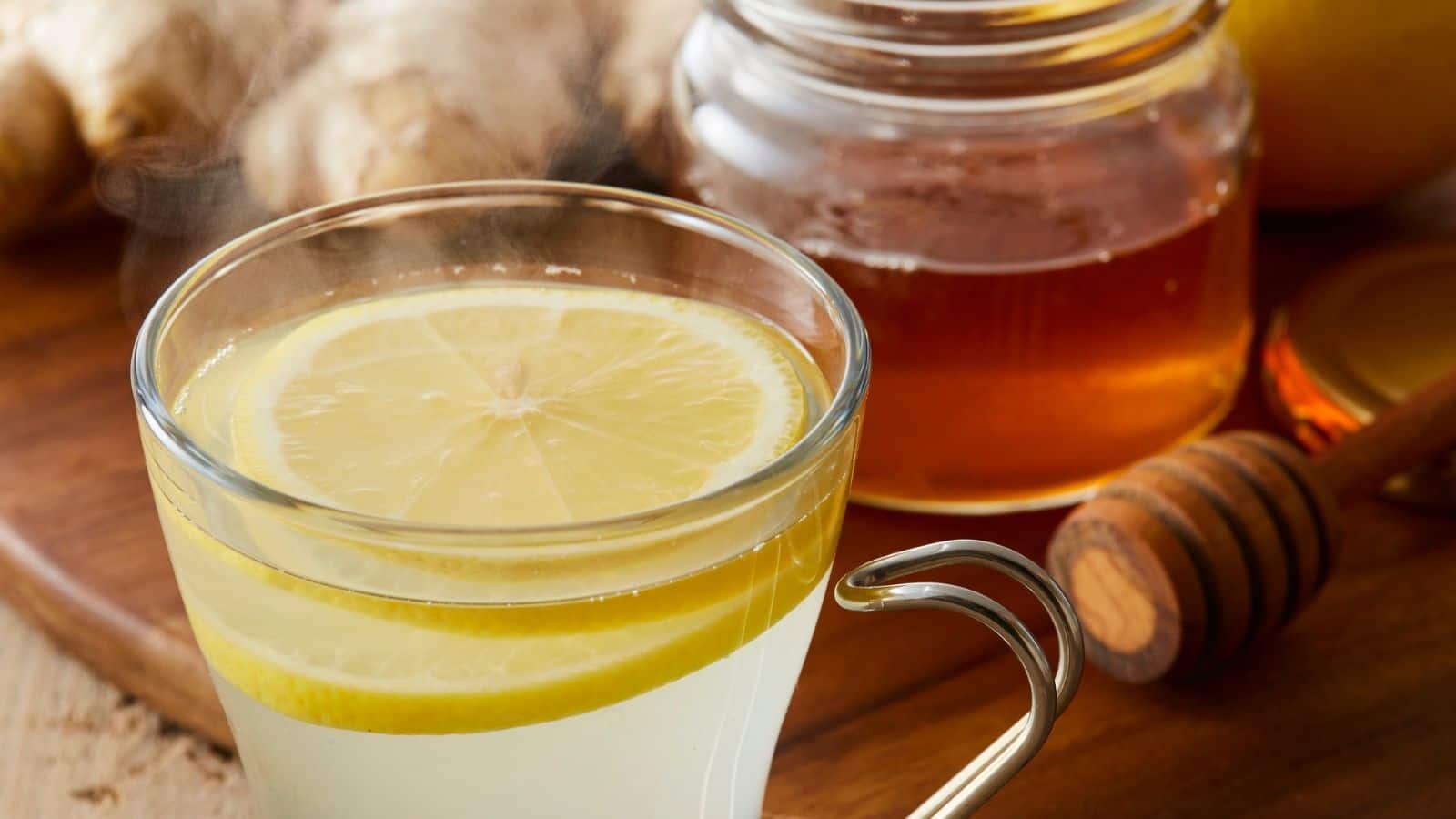 Health Tips: नींबू पानी पीने से पेट की चर्बी होगी गायब, जानिए कब और कैसे पिएं