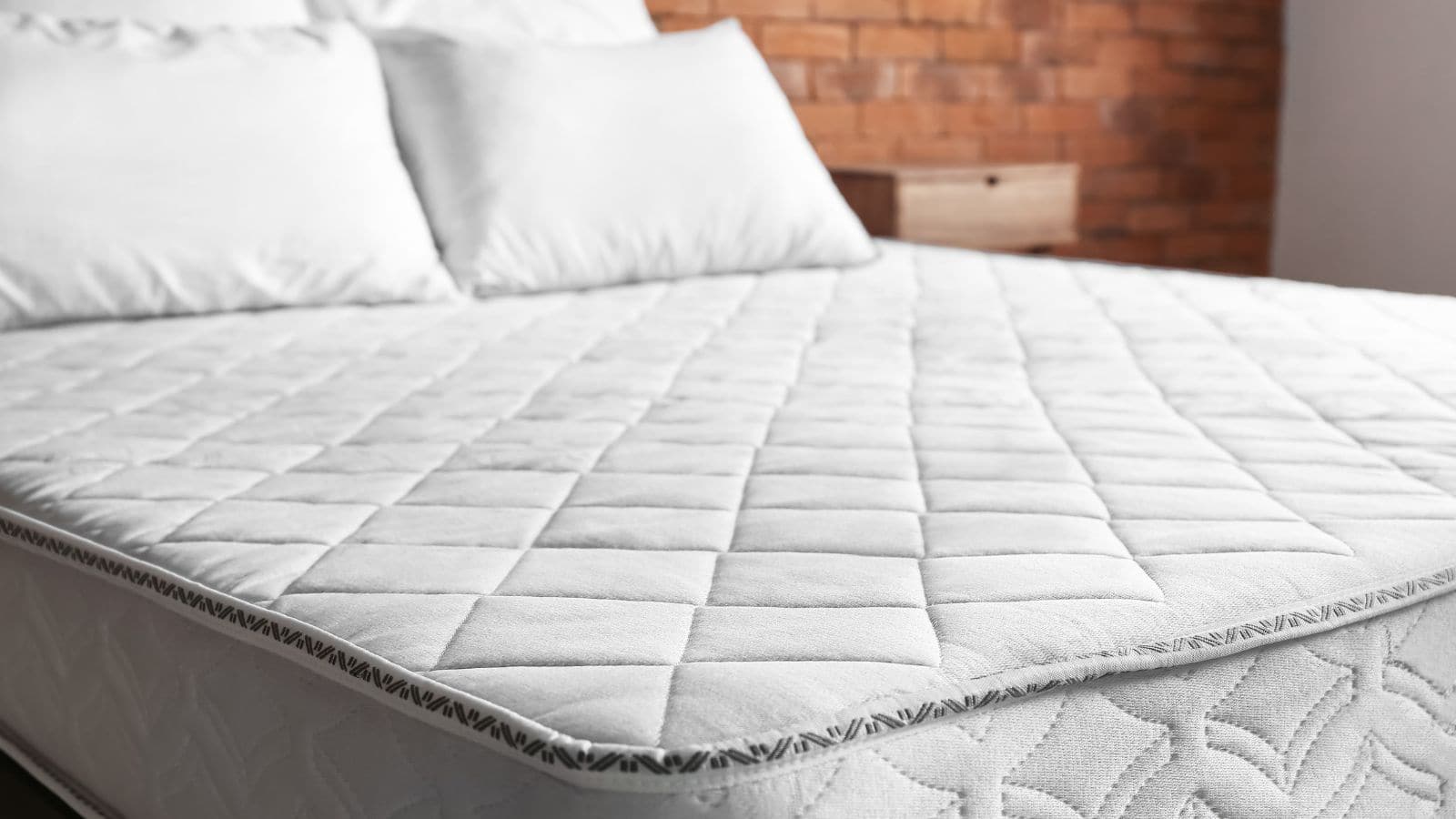 Mattress: पुराना गद्दा बिगाड़ सकता है सेहत, जानें कब बदलना है जरूरी