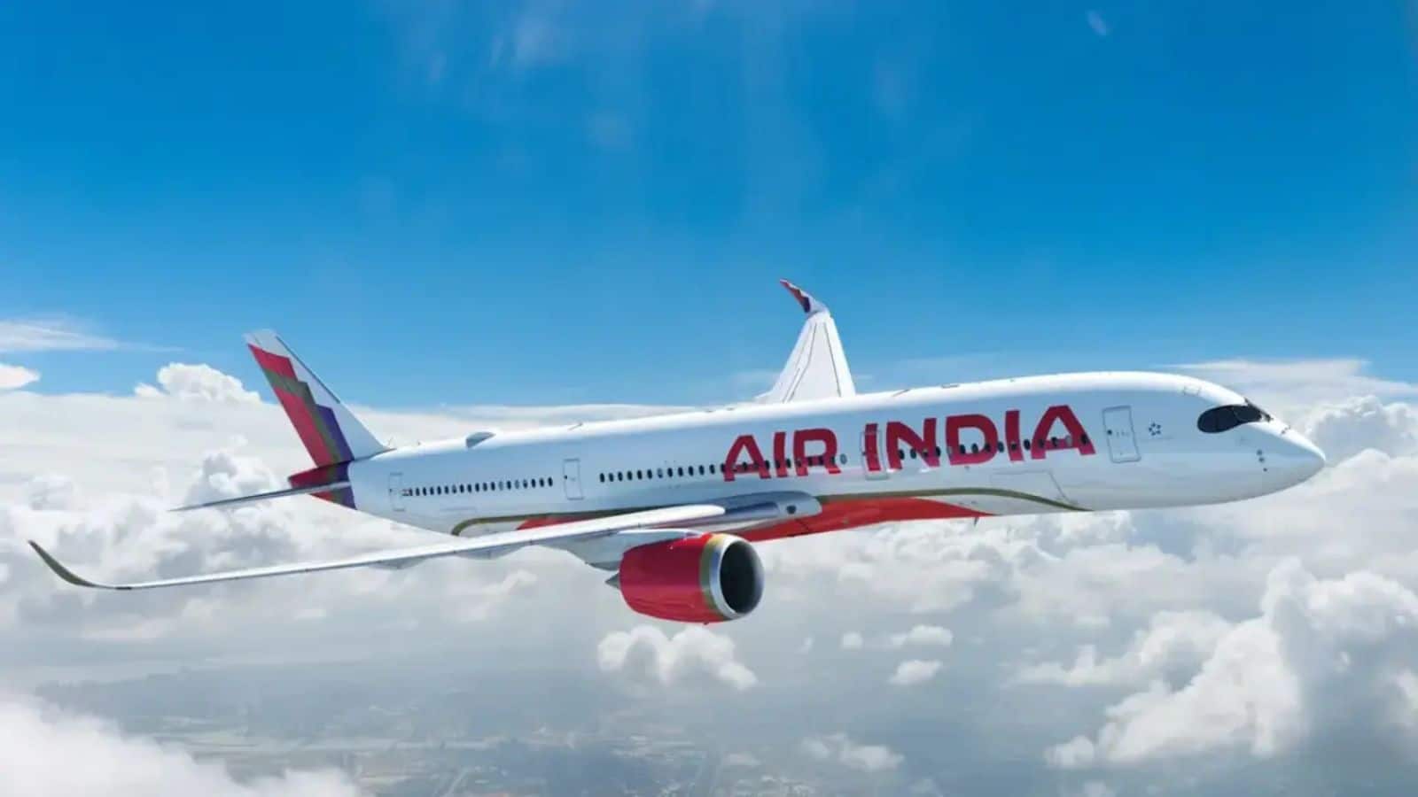 Air India Flight Emergency Landing: दिल्ली एयरपोर्ट पर एयर इंडिया विमान की इमरजेंसी लैंडिंग, इंजन में आग का बजा अलार्म
