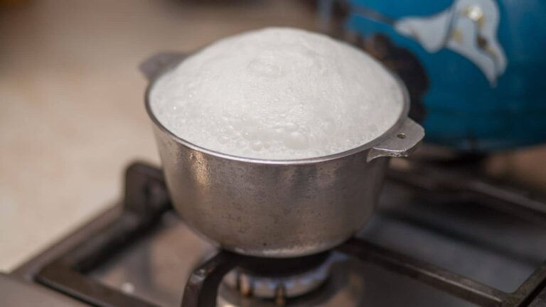 Milk Boiling Tips: दूध उबालना कभी नहीं होगा मुश्किल, बस अपनाएं ये 5 आसान तरीके
