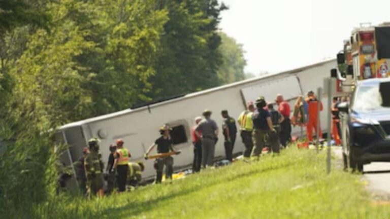 New York: न्यूयॉर्क में भारतीय और चीनी यात्रियों से भरी टूरिस्ट बस खाई में गिरी, 5 की मौत, दर्जनों घायल