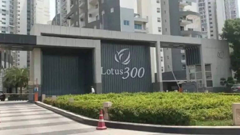 नोएडा में 25वीं मंजिल से गिरकर युवा मजदूर की मौत, रस्सी के सहारे बिल्डिंग पेंट करते वक्त हादसा