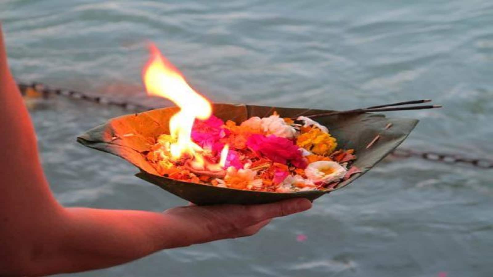 Bhadrapad Amavasya 2025: पितृ शांति के लिए खास है ये तिथि, जानिए पिठोरी अमावस्या की सही तारीख 22 या 23 अगस्त