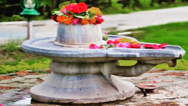 Budh Pradosh Vrat 2025: आज इस शुभ मुहूर्त में की जाएगी भगवान भोले नाथ की पूजा