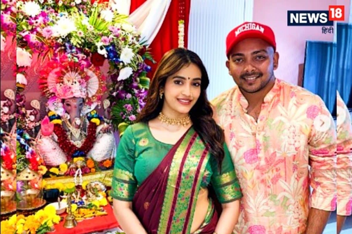 पृथ्वी शॉ ने आकृति अग्रवाल संग की 'बप्पा' गणेश चतुर्थी की पूजा