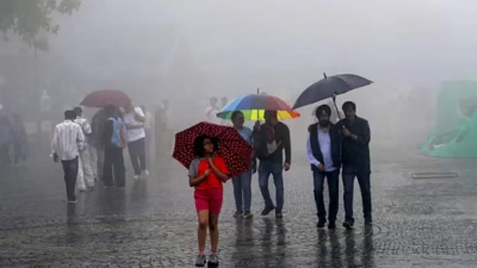 Heavy Rain Alert: दिल्ली के आस-पास हैं तो सावधान, तीन घंटे में इन जगहों पर गरज के साथ भारी बारिश की चेतावनी