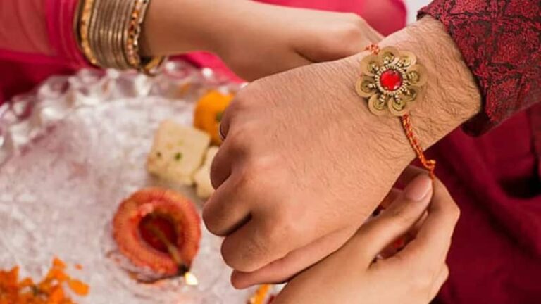 Rakshabandhan 2025 Wishes: राखी पर भाई को खास अंदाज में करें विश, हर शब्द में छिपा है बहन का प्यार