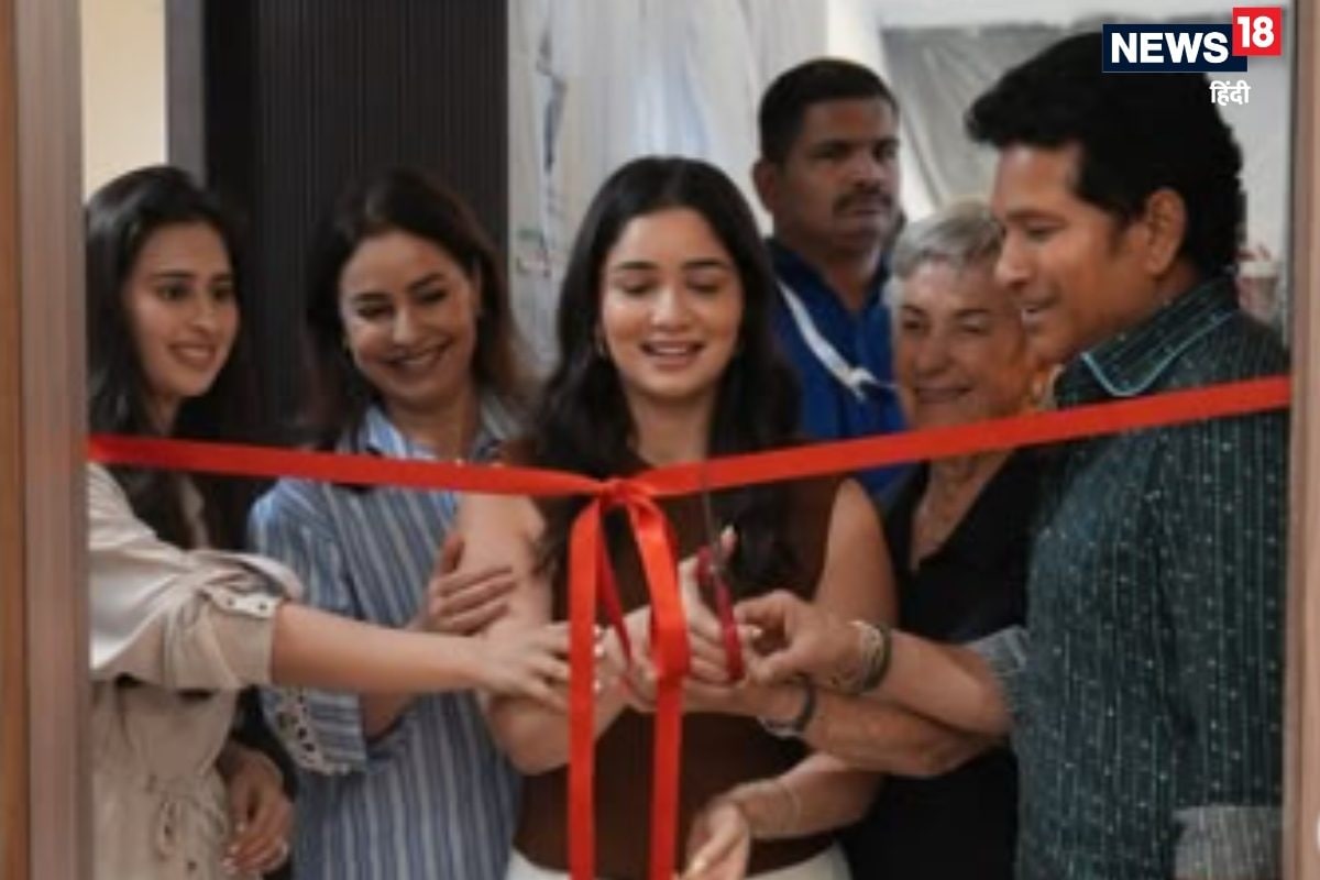 ननद सारा के लिए फीता काटने पहुंची होने वाली भाभी सानिया, नजर नहीं आए अर्जुन