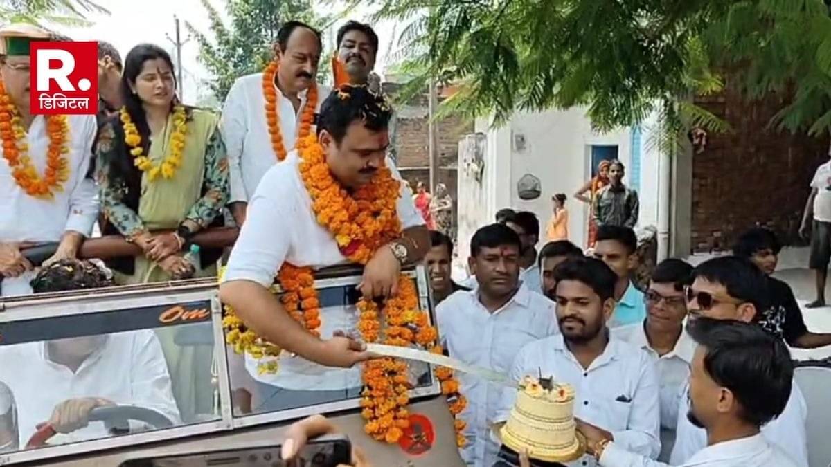 MP: सतना के कांग्रेस विधायक ने जिला अध्यक्ष बनने पर जोश में खोया होश, ओपन जीप पर सवार होकर तलवार से काटा केक, VIDEO VIRAL