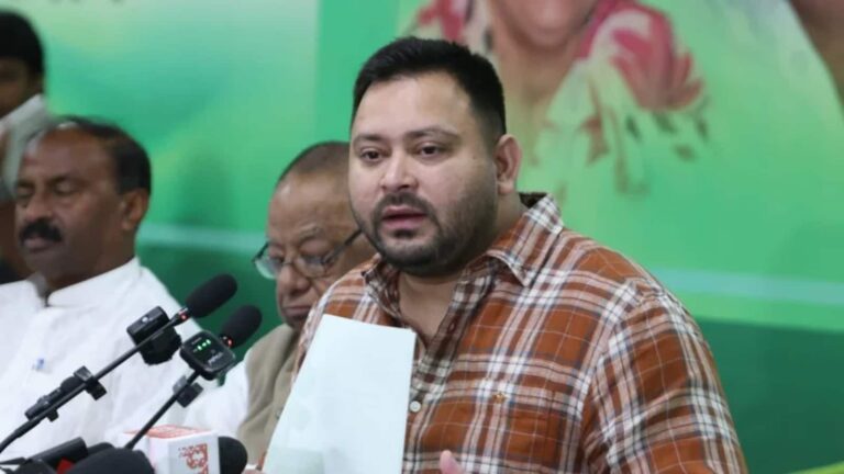 तेजस्वी यादव का एक और बड़ा आरोप, NDA सांसद वीणा देवी के पास भी दो वोटर आईडी, उम्र में भी अंतर!