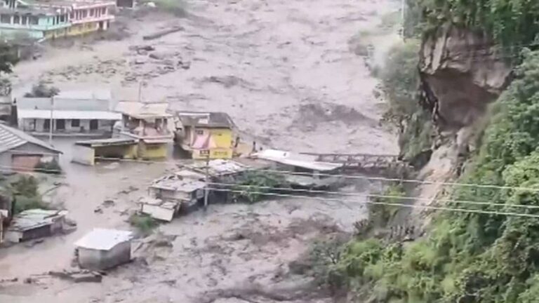 Chamoli Cloudburst: चमोली में बादल फटने से फिर तबाही, रुद्रप्रयाग में लैंडस्लाइड से यातायात ठप, भारी बारिश से उत्तराखंड में बिगड़े हालत