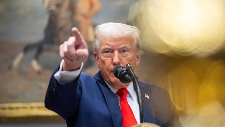 Trump Tariffs: अमेरिका ने कनाडा पर टैरिफ बढ़ाकर 35% किया, फिलिस्तीन को मान्यता देने पर भड़के ट्रंप