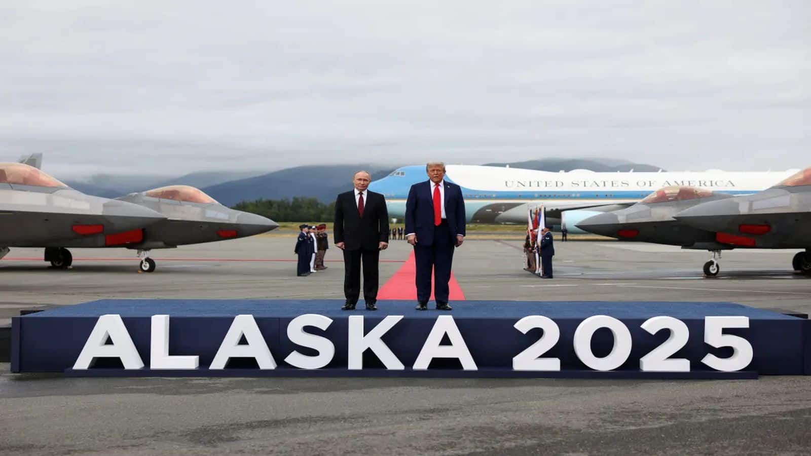 Photos: ट्रंप-पुतिन मुलाकात से लेकर पाकिस्तान में आई विनाशकारी बाढ़ तक, तस्वीरों में देखें इस सप्ताह की बड़ी खबरें