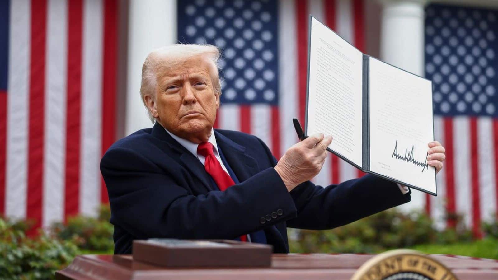 Trump Tariffs: भारत पर आज से 50% का अमेरिकी टैरिफ लागू, क्या होगा असर? जानें 10 बड़ी बातें