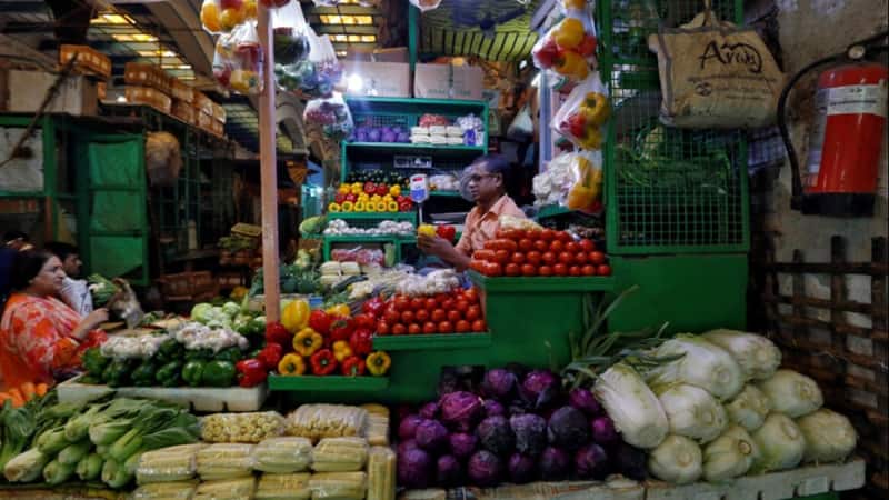 Vegetable Prices: सब्जियों के बढ़ते दामों से रसोई पर बढ़ा बोझ, बारिश और सप्लाई संकट से कीमतों में आया उछाल