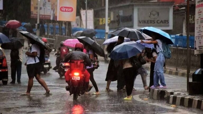 Weather Update: Delhi-NCR से लेकर मध्य प्रदेश तक बरसेंगे बादल, पहाड़ों पर कैसा रहेगा हाल? IMD ने जारी किया अलर्ट