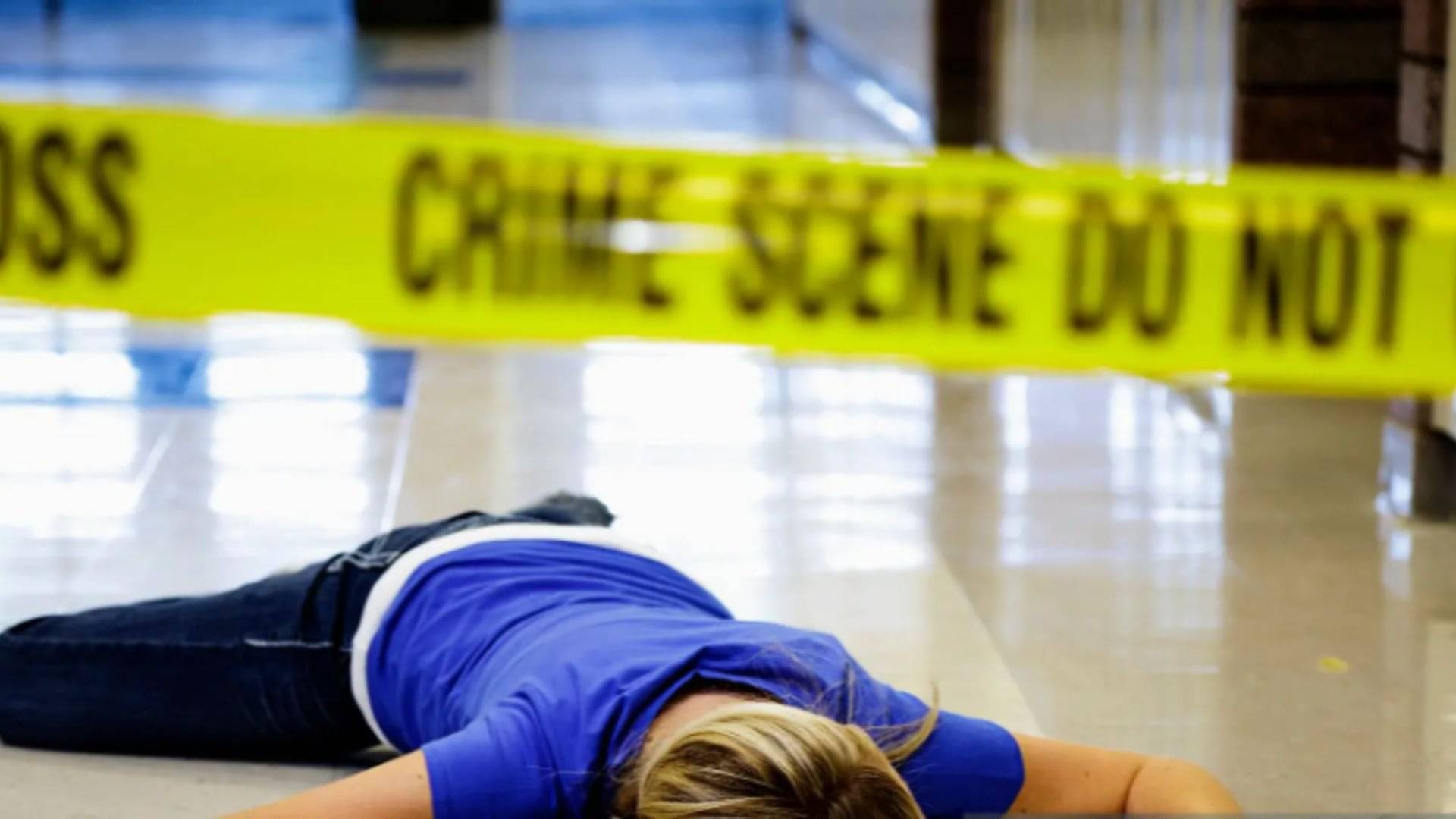 चेहरे पर चोट, शरीर पर खरोंच... कांग्रेस विधायक के बेटे के बंगले पर 20 साल की लड़की की संदिग्‍ध मौत, पेड़ से लटकती मिली लाश