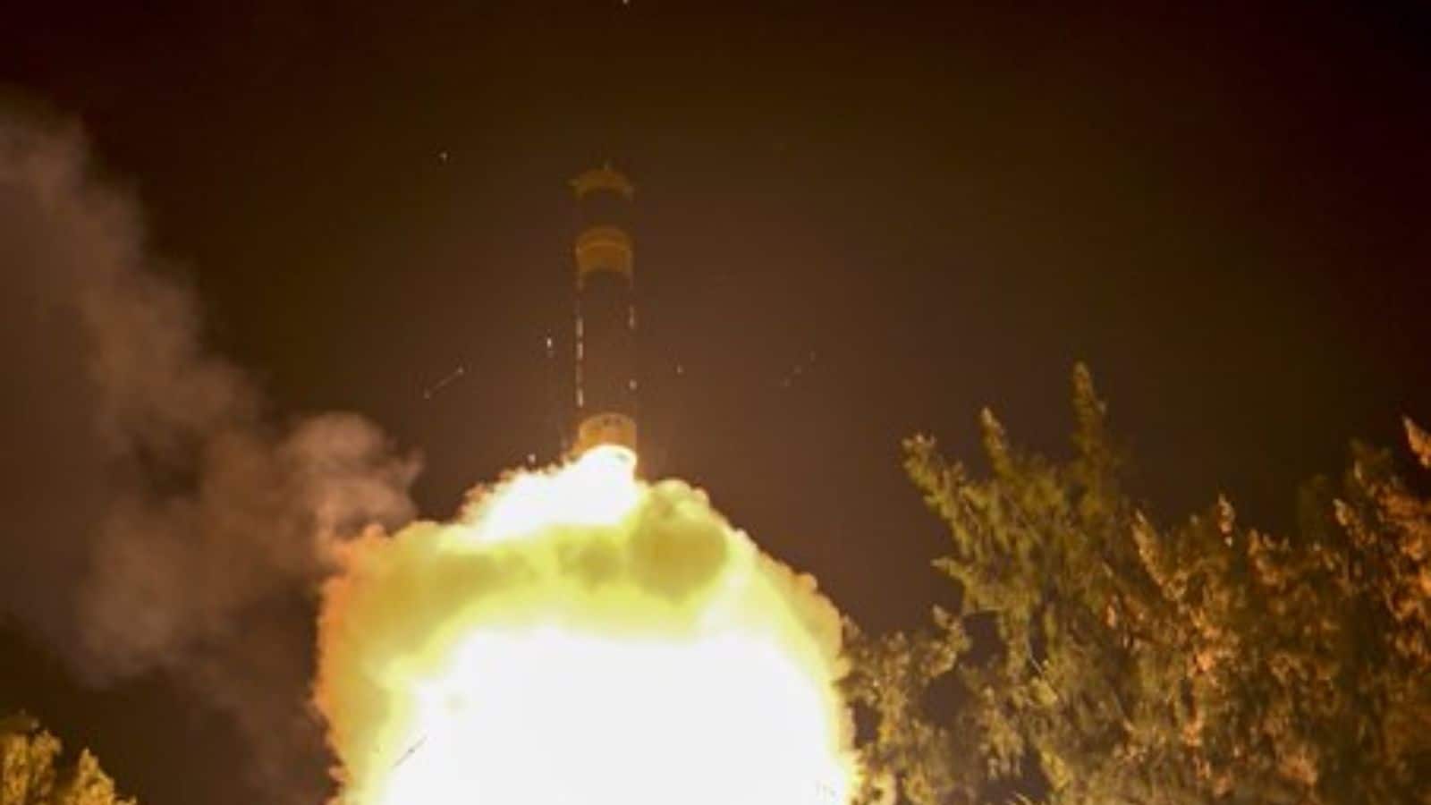 अब ट्रेन से भी दागी जा सकेगी 2,000 KM तक मारक क्षमता वाली मिसाइल, भारत ने किया अग्नि-प्राइम मिसाइल का सफल परीक्षण