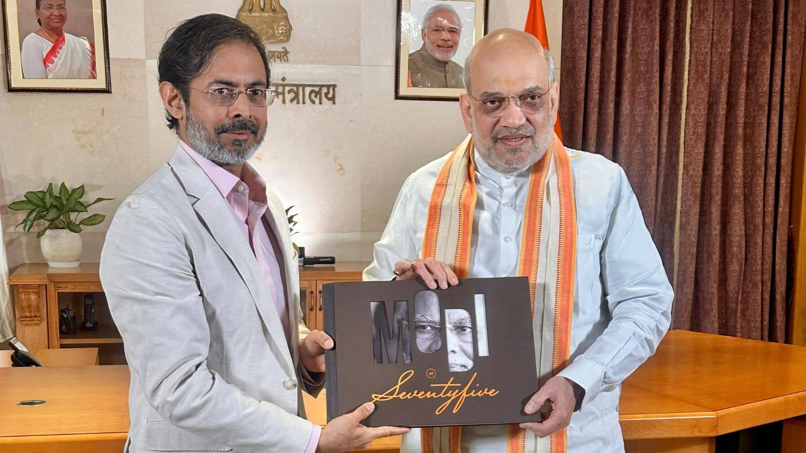 पीएम मोदी के 75वें जन्मदिन पर अमित शाह ने लॉन्च की कॉफी टेबल बुक, नेटवर्क18 का खास उपहार