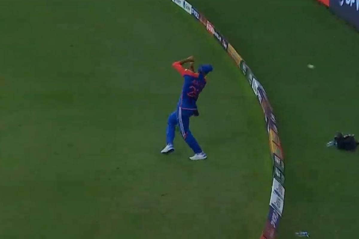 अक्षर ने कैच टपकाया, छक्‍के के लिए गई गेंद, फिर क्‍यों नहीं मिला सिक्‍स?