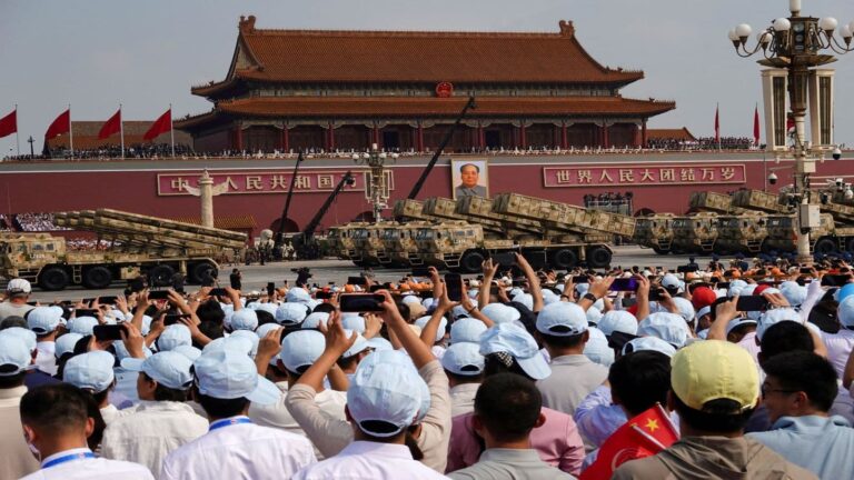 China Military Parade pictures: हाइपरसोनिक, LY-1 लेजर और बैलिस्टिक मिसाइलों से लेकर AI ड्रोन तक.. चीन ने 'मिलिट्री परेड' में दिखाया हथियारों का जखीरा