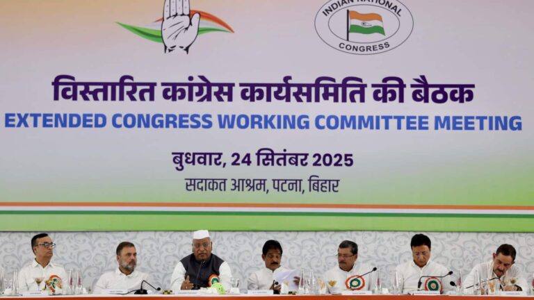 Bihar Election: पटना में कांग्रेस की CWC की बड़ी बैठक, हैदराबाद फॉर्मूला से BJP और तेजस्वी दोनों को दिया जा रहा संदेश!