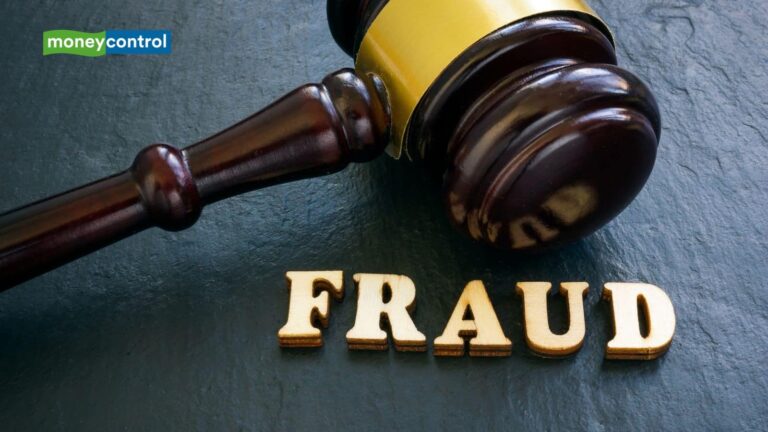 ₹500 करोड़ के साइबर फ्रॉड रैकेट का भंडाफोड़, एक्सिस बैंक के कर्मचारियों समेत 16 गिरफ्तार