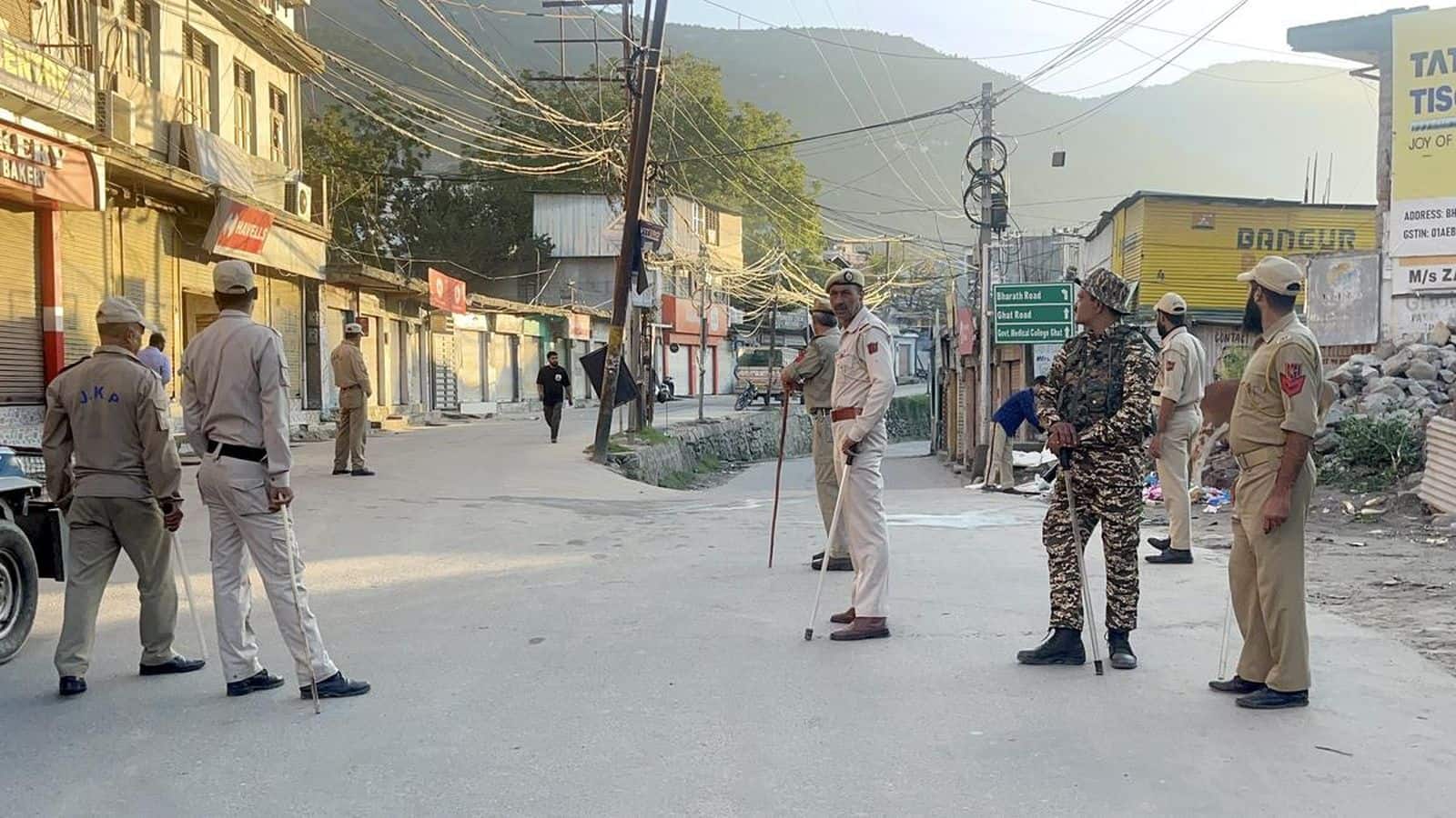 blast in J&K: जम्मू-कश्मीर के डोडा में संदिग्ध विस्फोट से हड़कंप! दो गिरफ्तार, इलाके में इंटरनेट बंद