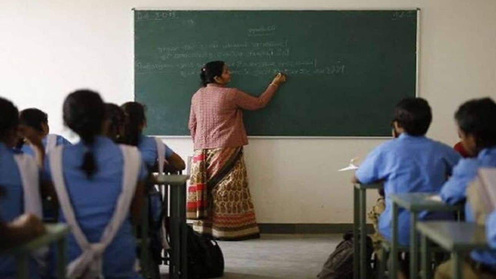 DSSSB Vacancy 2025: दिल्ली में प्राइमरी टीचर की के पदों पर निकली वैकेंसी, 1 से ज्यादा होगी सैलरी, इन दिन से करें आवेदन