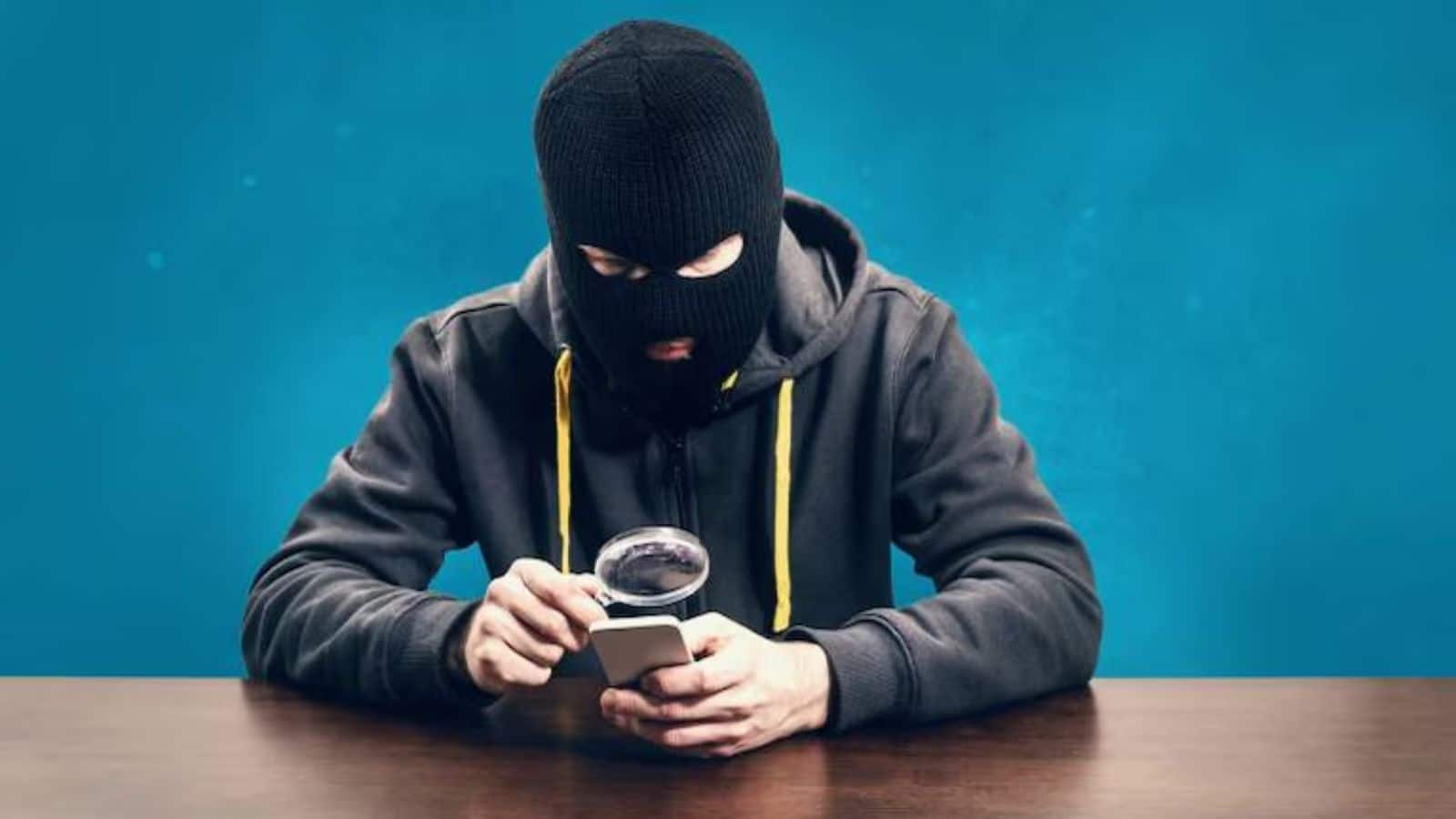 'डिजिटल अरेस्ट' कर छीन ली जिंदगी भर की कमाई, पूर्व बैंकर ने गंवाए ₹23 करोड़, जानिए ऑनलाइन फ्रॉड की रुला देने वाली कहानी