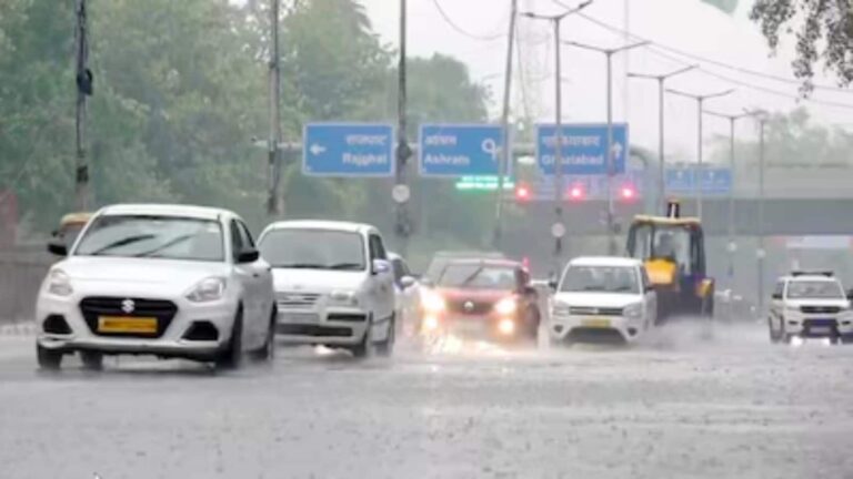 Heavy Rain Alert: दिल्ली-NCR में आज भी जोरदार बारिश का अलर्ट, स्कूल बंद, यमुना का जलस्तर खतरे के निशान के पार